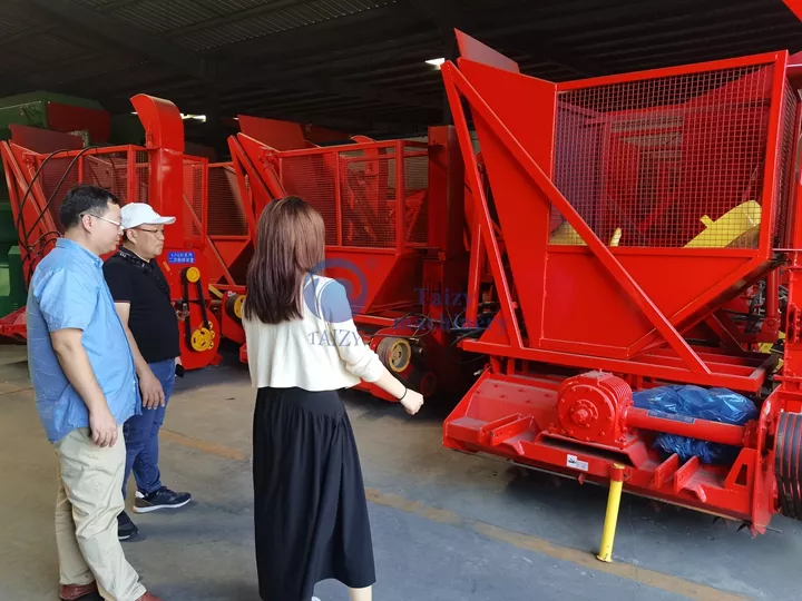 Visite d'une presse à ensilage