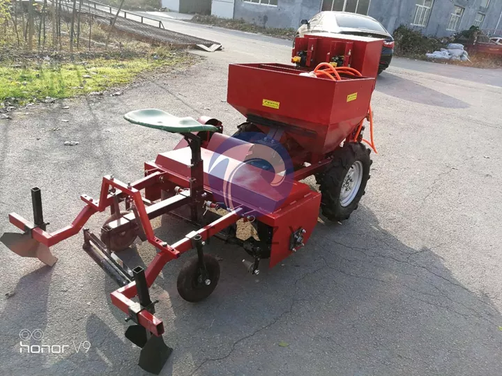 Machine à planter des pommes de terre